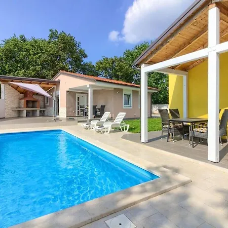 Trusina With Pool In Istria *
