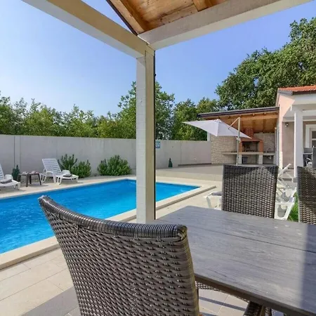 Trusina With Pool In Istria Valtura