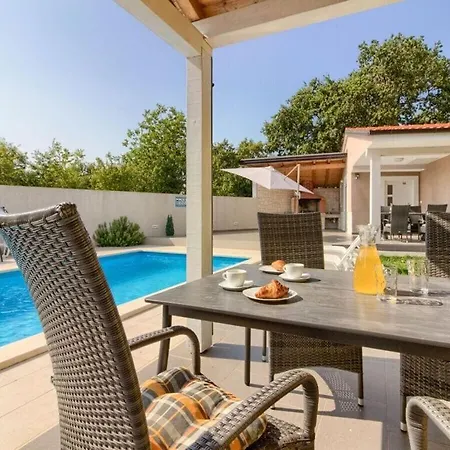 Trusina With Pool In Istria