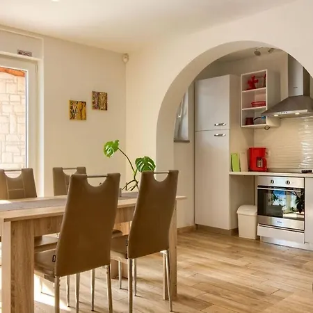 Villa Trusina With Pool In Istria